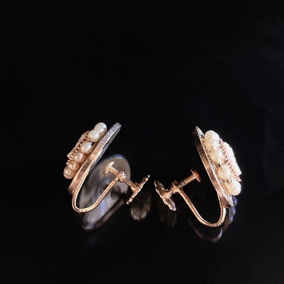 Vintage Cameo Screw Back Earrings - Picture 2 of 2